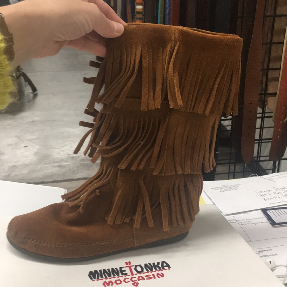 Minnetonka moccasin brown tall fringe boots size 9